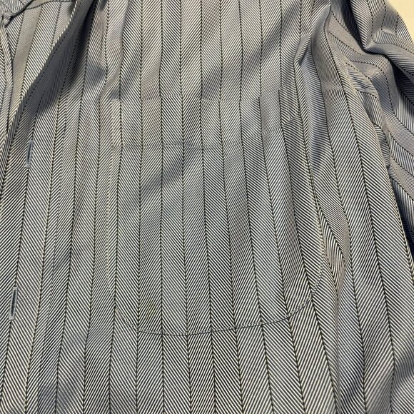 Cutter and Buck Long Sleeve Shirt - Picture 4 of 5